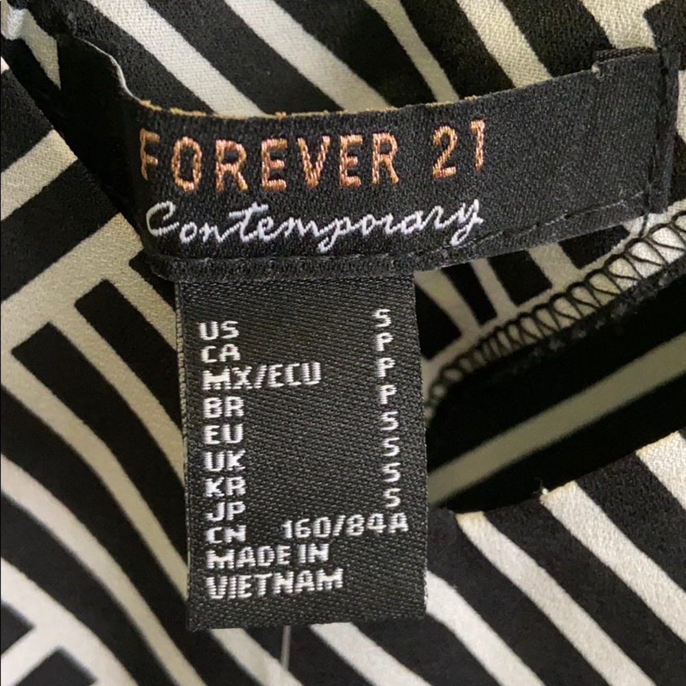 F21 Polyester Pattern Top! - Picture 2 of 2